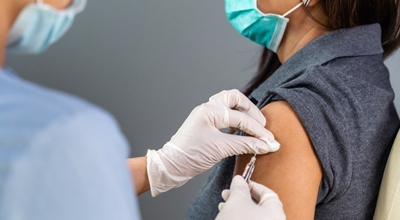 Vaccinazione anti-Covid: aperte le adesioni per i pazienti con elevata fragilit&agrave; nati dal 1942 al 2004
